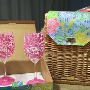 Lilly Pulitzer Wicker Wine picnic
Basket & Acrylic Wine Glasses Conch Shell Pink